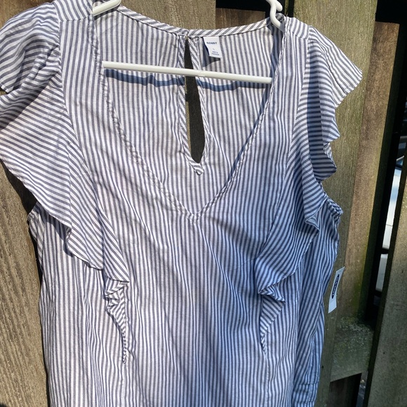 NWT Old Navy Lightweight Ruffle Stripped Top - Picture 8 of 8